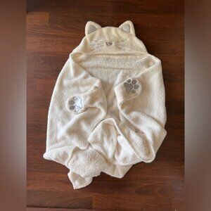 White Hooded Cat Blanket Poncho – Soft Plush Wearable Throw with Ears